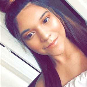 Meet your Posher, Valeria